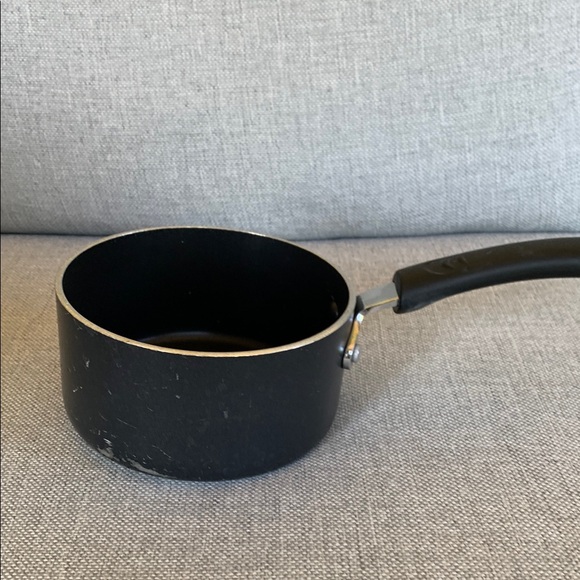 T-Fal Non-Stick Black Saucepan - Picture 1 of 8